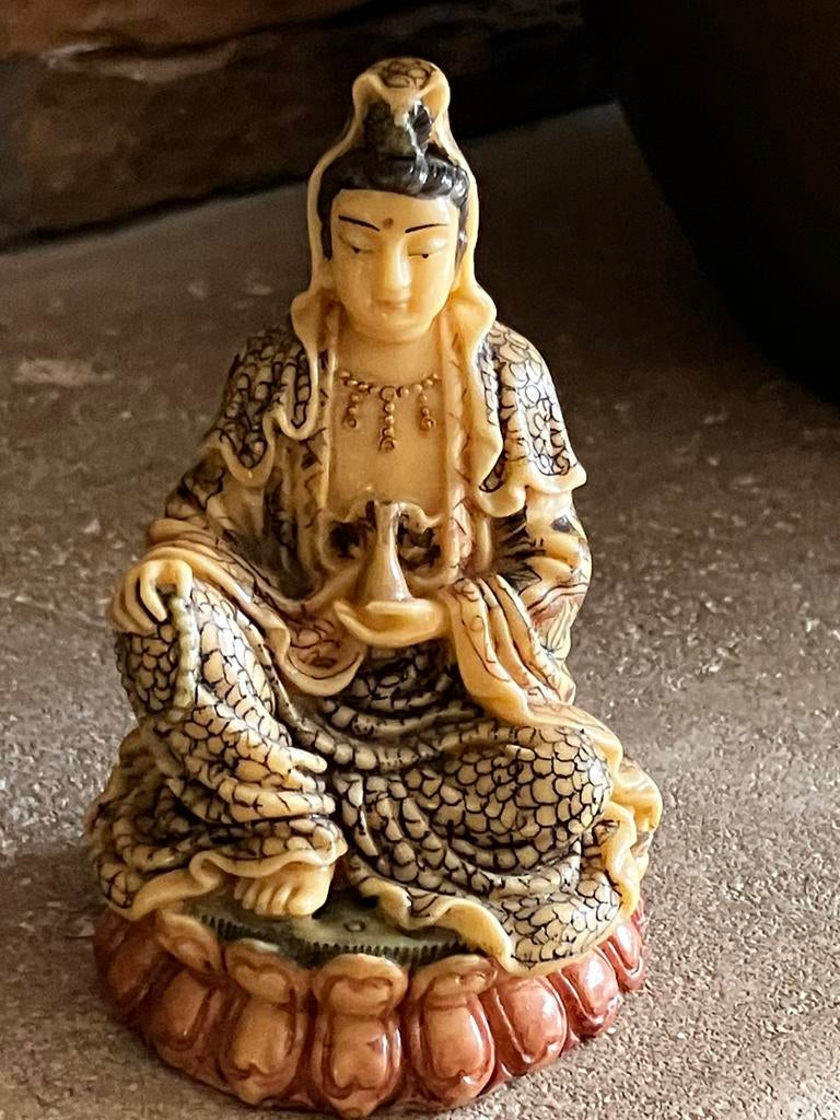Vintage Chinees Yashun beeldje van Guanyin hars - ivoorlook, Ophalen of Verzenden