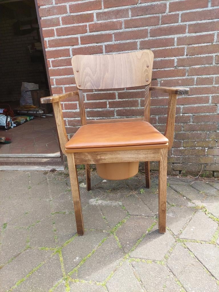 Po  stoel, Diversen, Ophalen