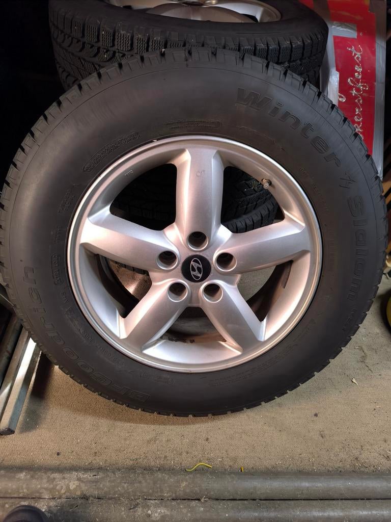 4x Winterbanden 235/65/17 voor o.a. Hyundai (7mm profiel), Auto-onderdelen, Banden en Velgen, Gebruikt, 17 inch, 235 mm, Band(en)