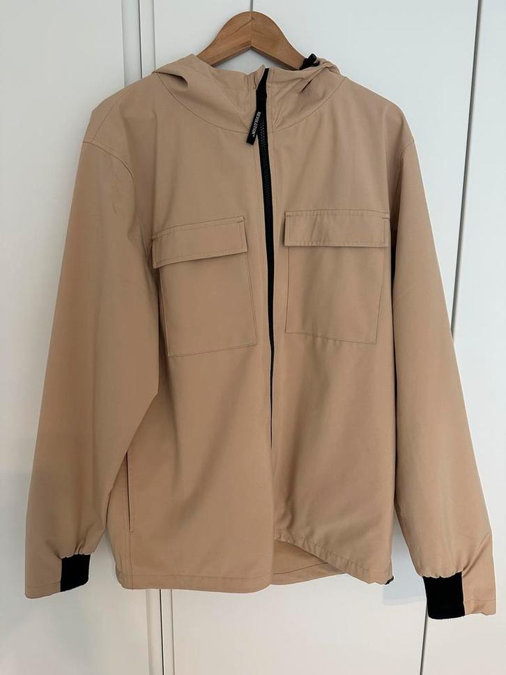 Revolution Regenjas Maat L - Nieuwstaat!, Kleding | Heren, Jassen | Zomer, Zo goed als nieuw, Maat 52/54 (L), Beige, Ophalen of Verzenden