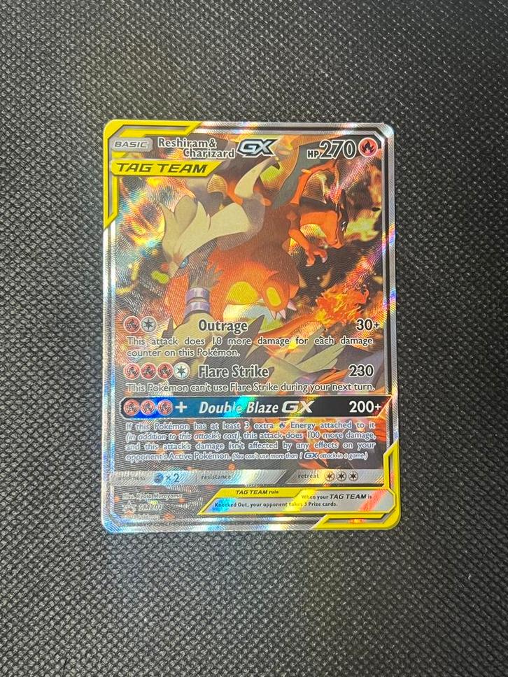 Reshiram & Charizard GX - Zeldzame Pokémonkaart!, Hobby en Vrije tijd, Verzamelkaartspellen | Pokémon, Gebruikt, Losse kaart, Foil
