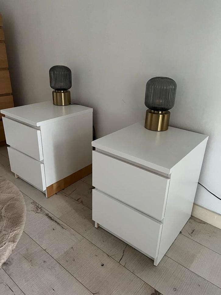 Twee IKEA Malm nachtkastjes + Solklint lamp, Huis en Inrichting, Slaapkamer | Nachtkastjes, Gebruikt, 55 tot 70 cm, Minder dan 45 cm