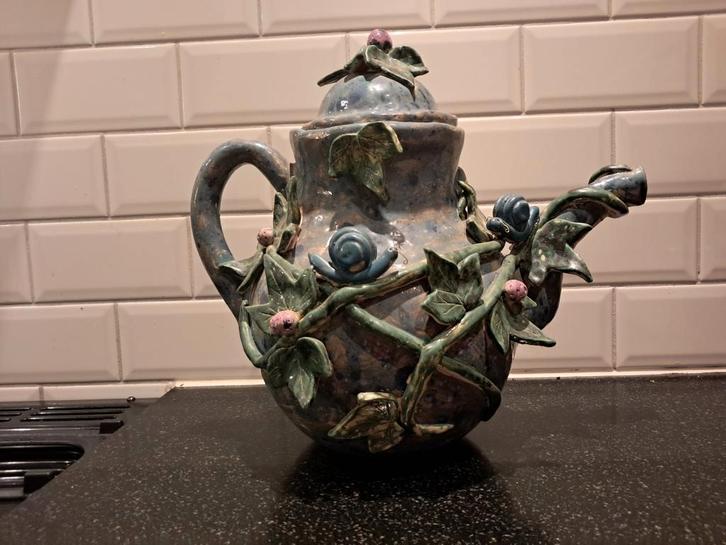 Keramische Theepot met Snail Decoratie, Antiek en Kunst, Antiek | Keramiek en Aardewerk, Ophalen of Verzenden