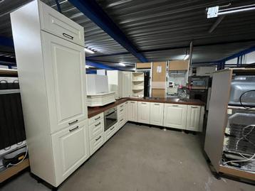 2628 Complete keuken Compleet met Apparatuur 120 op Voorraad beschikbaar voor biedingen