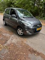 Hyundai i10 1.0 5DR 2013 Grijs, Auto's, Voorwielaandrijving, Stof, 400 kg, Origineel Nederlands