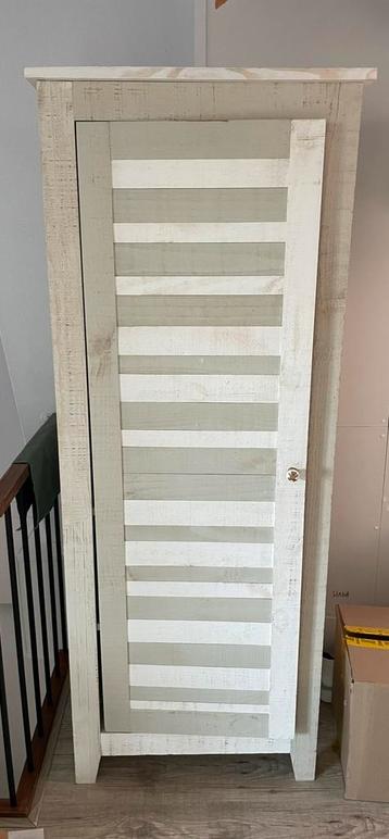 (Kinder)kleding kast beschikbaar voor biedingen