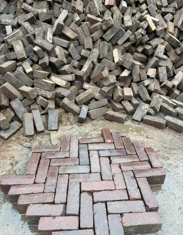 Oude gebakken dikformaat klinkers op pallets, Tuin en Terras, Tegels en Klinkers, Gebruikt, Klinkers, 10 m² of meer, Ophalen of Verzenden