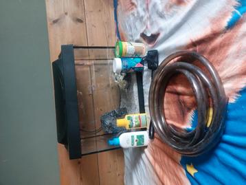 Mooie complete starterset voor een aquarium beschikbaar voor biedingen