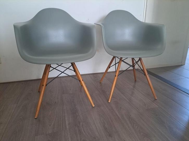 2 stuks Vitra Eames DAW (origineel), Huis en Inrichting, Stoelen, Zo goed als nieuw, Twee, Kunststof, Ophalen