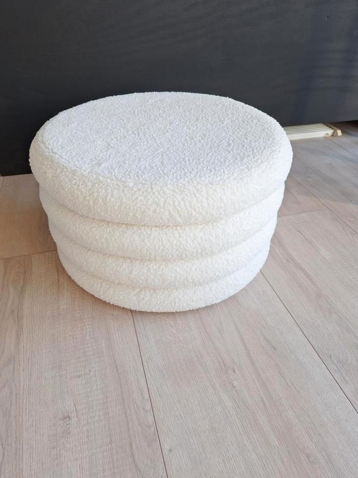 ZGAN Japandi teddy poef, Huis en Inrichting, Banken | Voetenbanken en Poefen, Zo goed als nieuw, Minder dan 50 cm, Minder dan 50 cm