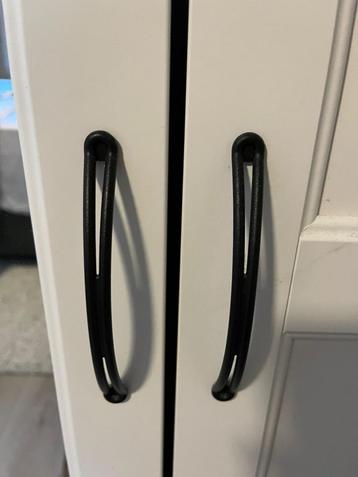 Witte SONGESAND IKEA kledingkast . Moet snel weg!