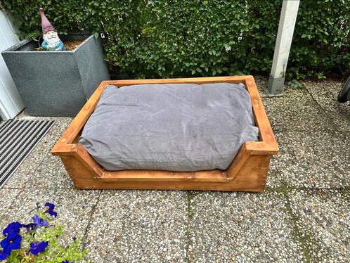 Grote houten honden mand / bed 108 bij 78 cm. A+ kwaliteit, Dieren en Toebehoren, Hondenmanden, Zo goed als nieuw, Overige, Ophalen of Verzenden