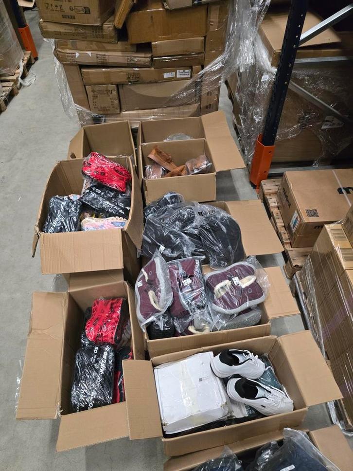 Partij: 100 Paar Gemixte Schoenen - Nieuw!, Kleding | Heren, Schoenen, Ophalen of Verzenden