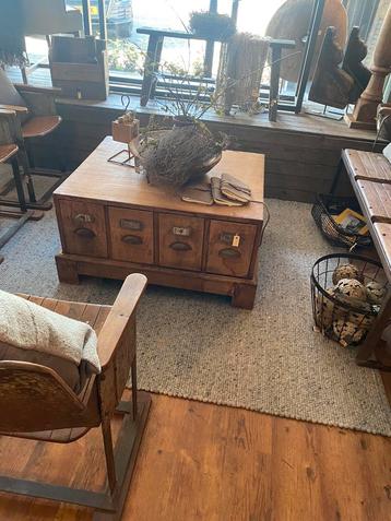 Salontafel landelijk stoer industrieel vintage ladeblok oud  beschikbaar voor biedingen