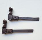 2 Antieke gietijzeren luikensluiters / luikhouders, Ophalen of Verzenden