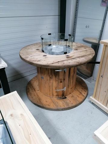 Vuurtafel industrieel met RVS brander en glazen ombouw  beschikbaar voor biedingen