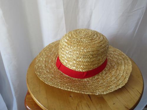 strooien hoed met rode band en kin elastiek mt 56, Kleding | Dames, Hoeden en Petten, Zo goed als nieuw, Hoed, 56 of 57 cm (M, 7 of 7⅛ inch)