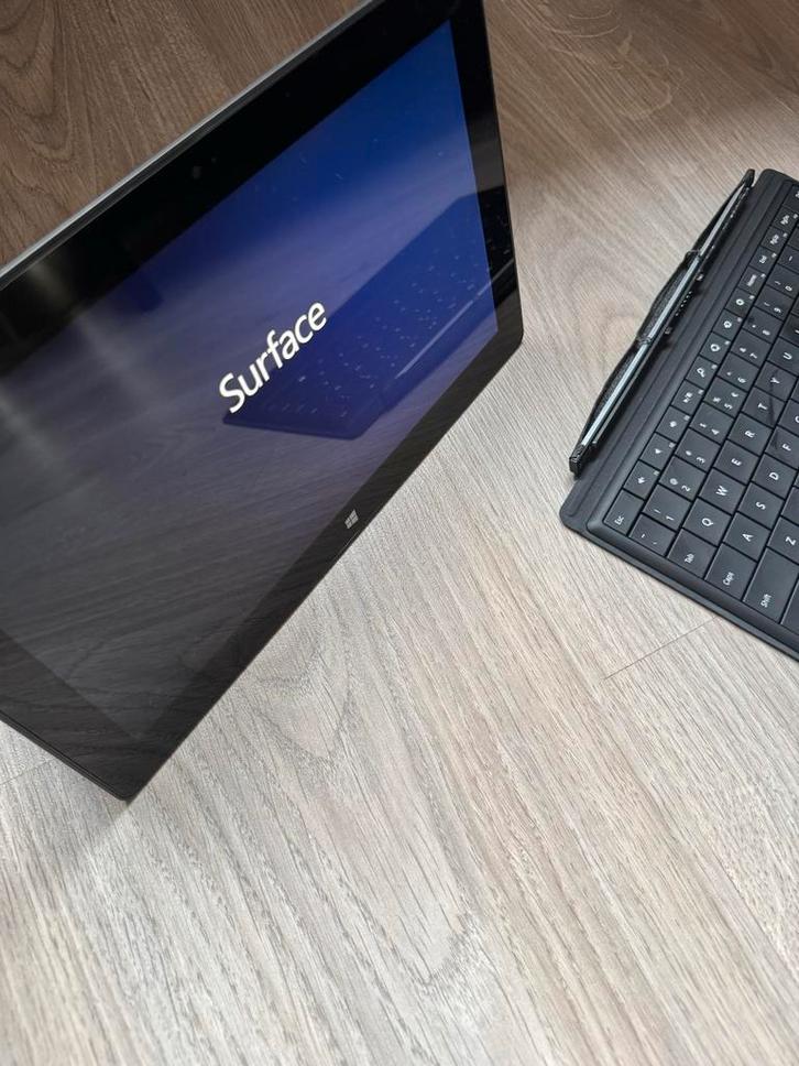 Microsoft Surface Tablet met Toetsenbord, Computers en Software, Windows Tablets, Gebruikt, Wi-Fi, 10 inch, 32 GB, Usb-aansluiting