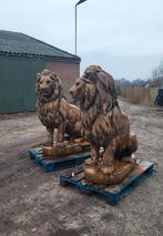 Koppel grote oud roestlook leeuwen