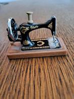 Miniatuur naaimachine Steiff, Ophalen of Verzenden, Zo goed als nieuw, Poppenhuis