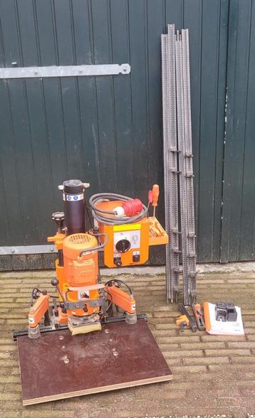 Blum MiniPress Scharnierboormachine / Rijboormachine (Grass) beschikbaar voor biedingen