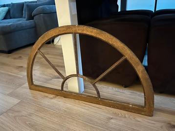 Antieke stalraam boerderij raam beschikbaar voor biedingen