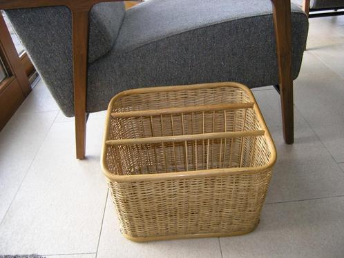 Vintage rieten/rotan en bamboe lectuur- of krantenbak, Huis en Inrichting, Woonaccessoires | Krantenbakken en Lectuurbakken, Gebruikt
