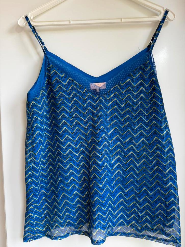 blauwe top met glimdraad maat T1 (36), Kleding | Dames, Tops, Zo goed als nieuw, Maat 36 (S), Blauw, Zonder mouw, Ophalen of Verzenden
