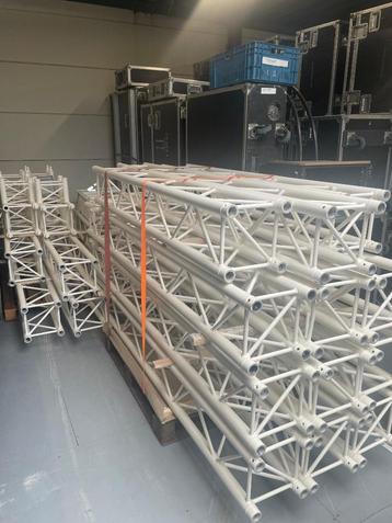 Truss wit  beschikbaar voor biedingen