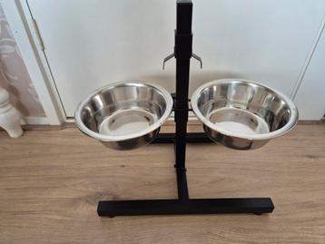 Drink/voerbak  beschikbaar voor biedingen