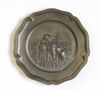Decoratief tinnen bord – bas-reliëf jachthond, Ophalen of Verzenden