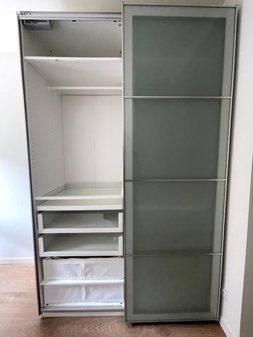 IKEA PAX kledingkast – strak en ruim