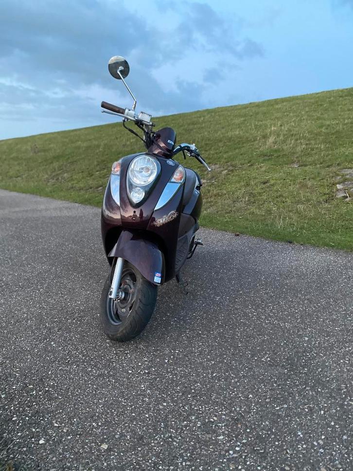 Sym mio 50, Fietsen en Brommers, Scooters | SYM, Zo goed als nieuw, Mio, Maximaal 45 km/u, Benzine, Ophalen of Verzenden
