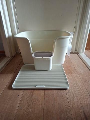 Nieuwe Crème  kleurige kattenbak beschikbaar voor biedingen