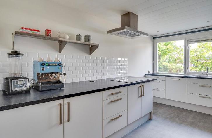 Gebruikte complete keuken incl. apparatuur en koelkast, Huis en Inrichting, Keuken | Complete keukens, Gebruikt, Hoekkeuken, Ophalen