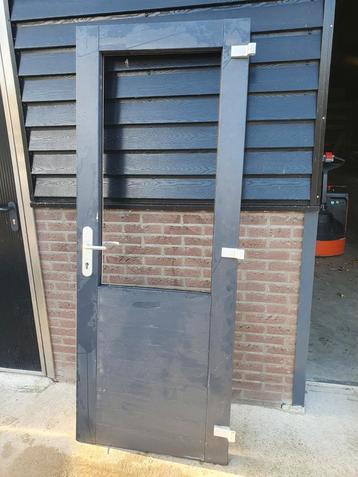 Buitendeur kunststof  beschikbaar voor biedingen