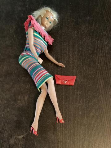 Vintage Barbie pop knikkende benen,met jurk en accessoires beschikbaar voor biedingen