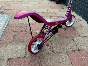 Roze space scooter beschikbaar voor biedingen