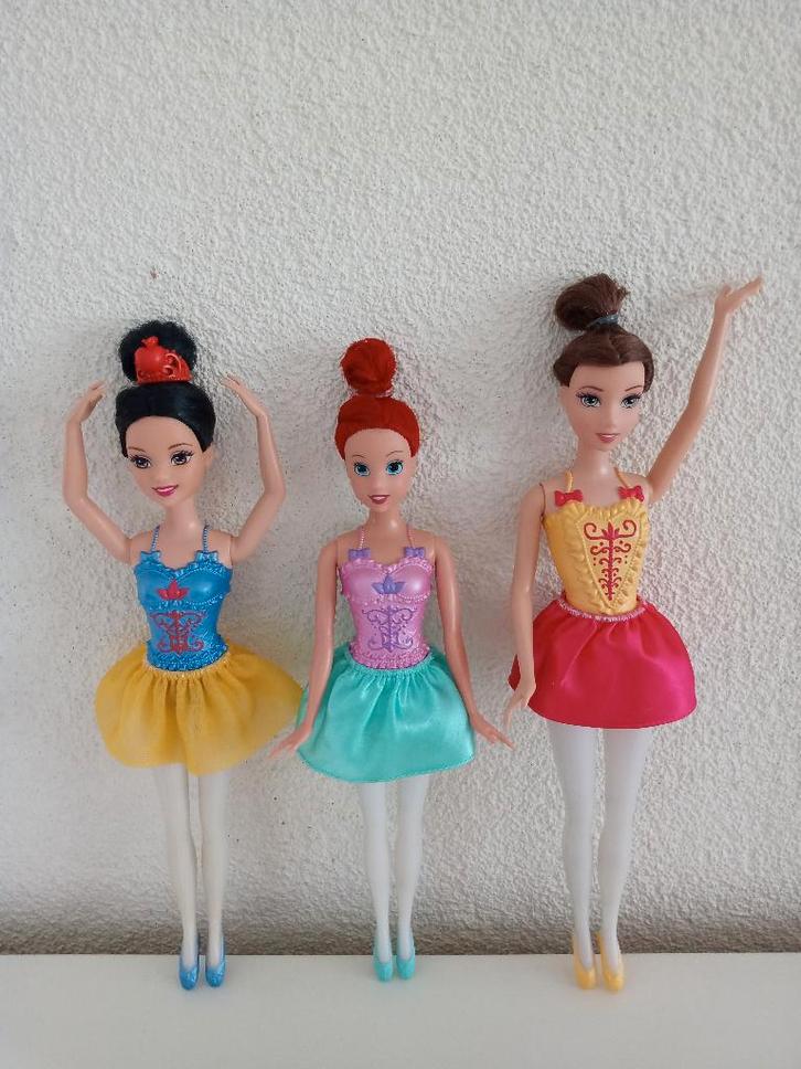 Disney Princess Ballerina's Sneeuwwitje, Ariel en Belle 2012, Kinderen en Baby's, Speelgoed | Poppen, Gebruikt, Overige typen