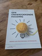 Maaike van den Herik - Een onderzoekende houding, Boeken, Ophalen, Maaike van den Herik; Arnout Schuitema, Zo goed als nieuw, Nederlands