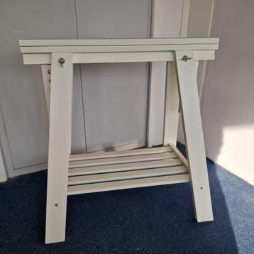2 verstelbare witte IKEA Mittback schragen voor bureau beschikbaar voor biedingen