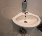 Toilet: Hoek hoek wastafel/fontein, merk Ben, kleur Pergamon, Ophalen, Gebruikt