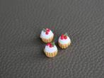 Cupcakes met toef slagroom en rode besjes., Ophalen of Verzenden, Nieuw, Gebruiksvoorwerp