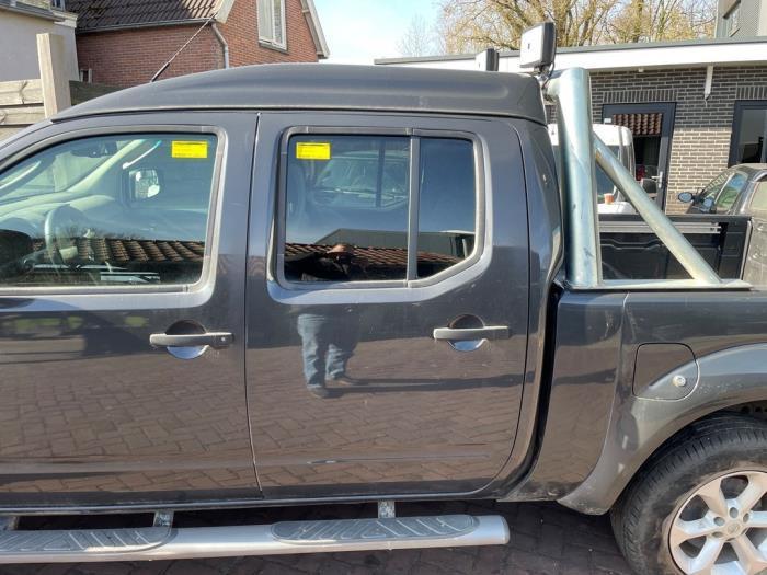 Portier 4Deurs links-achter van een Nissan Navara (K26), Auto-onderdelen, Carrosserie en Plaatwerk, Deur, Nissan, Gebruikt, 3 maanden garantie