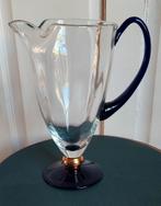 Glazen kan met kobalt blauw handvat en voet, Roemenie, Antiek en Kunst, Antiek | Glas en Kristal, Ophalen of Verzenden