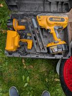 DeWalt tacker met 3 batterijen en oplader, Ophalen of Verzenden, Gebruikt