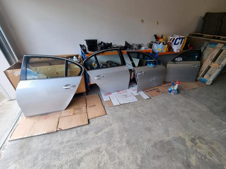 ** 4 deuren zilvergrijs BMW E60 520i High Executive**, Auto-onderdelen, Overige Auto-onderdelen, BMW, Ophalen of Verzenden