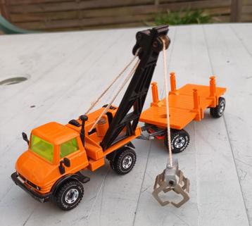 Siku Mercedes Unimog pijpenlegger-vrachtwagen met aanhanger beschikbaar voor biedingen