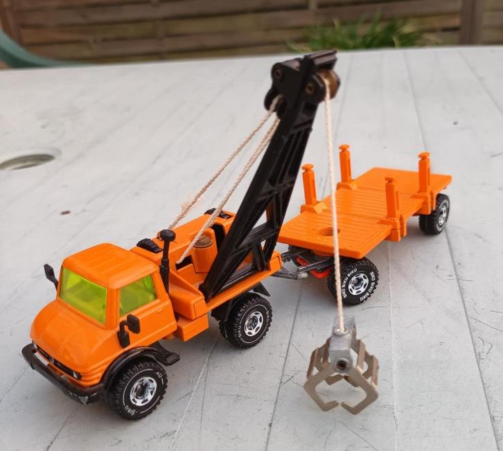 Siku Mercedes Unimog pijpenlegger-vrachtwagen met aanhanger, Hobby en Vrije tijd, Modelauto's | 1:50, Gebruikt, Bus of Vrachtwagen