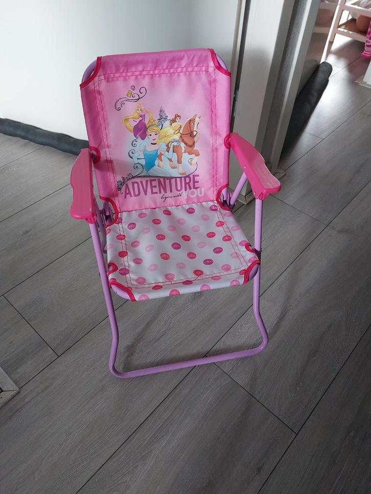 Leuke kinder klapstoel met Disney prinsessen / campingstoel, Kinderen en Baby's, Kinderkamer | Tafels en Stoelen, Ophalen of Verzenden